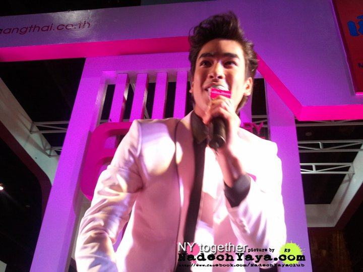 ณเดชน์ @ งานMoney Expo 2011