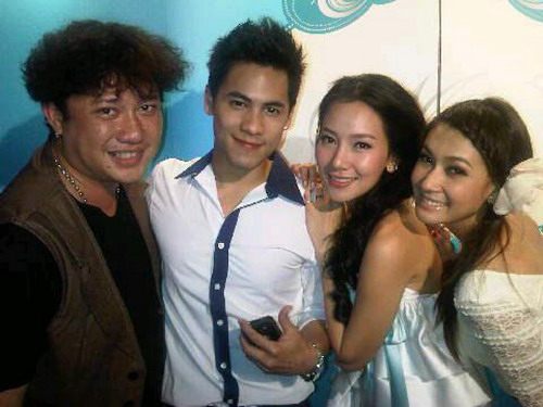 นุ่น-ต๊อดโชว์หวานฉลองครบรอบ1ปีชีวิตคู่เพื่อนดาราแห่ร่วมยินดี