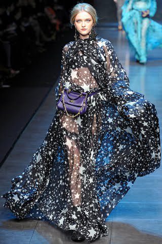 BRITNEY USA DOLCE & GABBANA EN SESION DE BAZAAR!