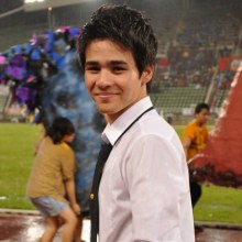 หนุ่มหล่อ ตากฝน