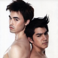 หนุ่มๆ โลมา