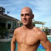 ใครรู้จักหนุ่มคนนี้บ้าง.......?