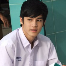 เก้า-จิรายุ ในชุดนักเรียน