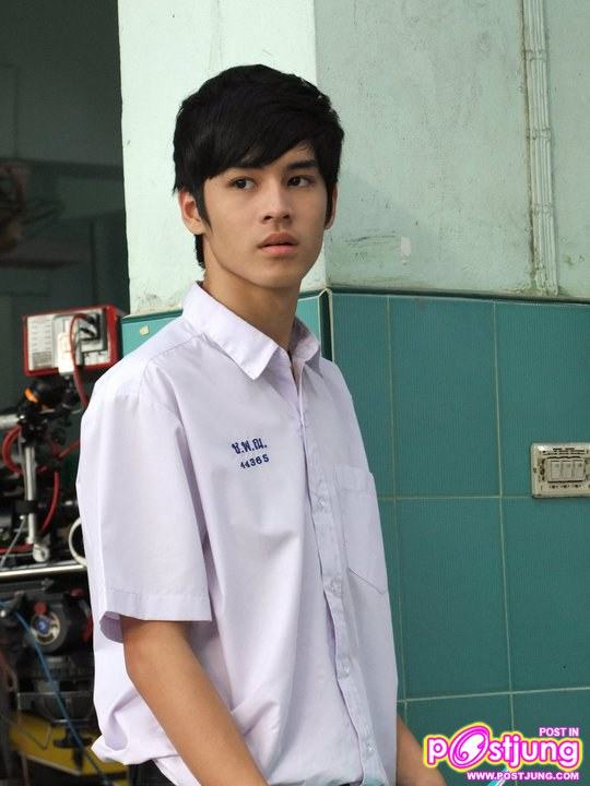 เก้า-จิรายุ ในชุดนักเรียน