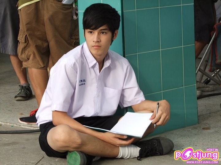 เก้า-จิรายุ ในชุดนักเรียน