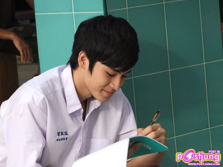 เก้า-จิรายุ ในชุดนักเรียน