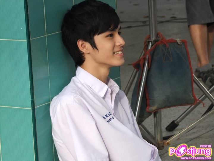 เก้า-จิรายุ ในชุดนักเรียน