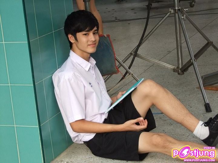 เก้า-จิรายุ ในชุดนักเรียน