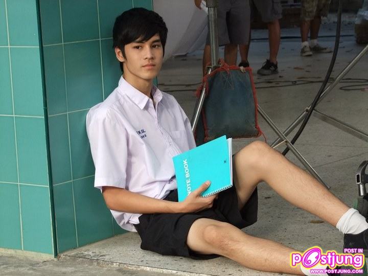 เก้า-จิรายุ ในชุดนักเรียน