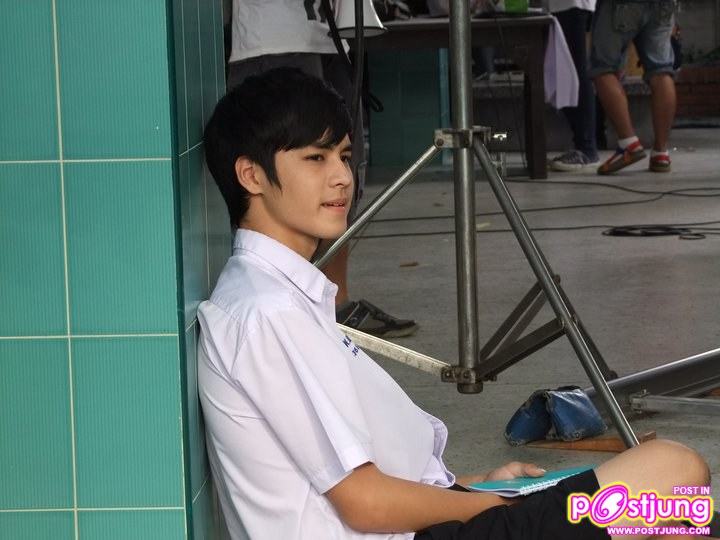 เก้า-จิรายุ ในชุดนักเรียน