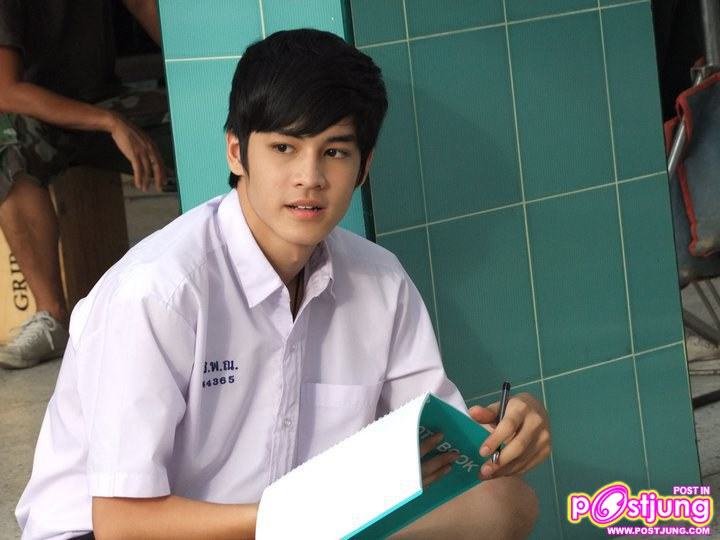 เก้า-จิรายุ ในชุดนักเรียน