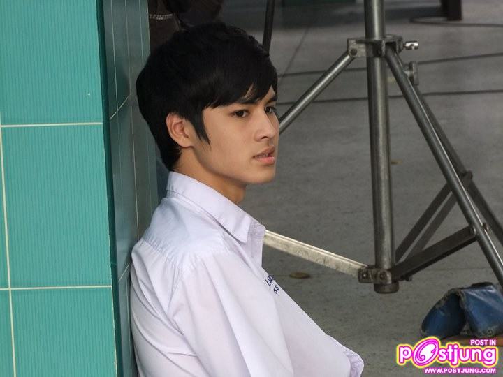 เก้า-จิรายุ ในชุดนักเรียน