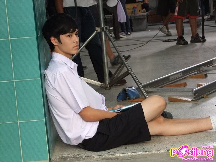 เก้า-จิรายุ ในชุดนักเรียน