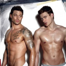  วงBlue บอยแบนด์ผ้าหลุด...Attitude ฉบับแก้ผ้าโชว์