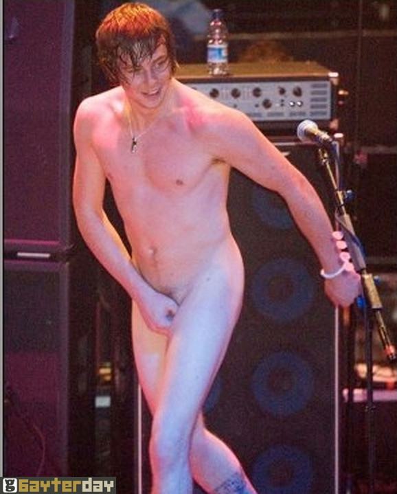 รวมฮิิต 4หนุ่ม"McFly" วงเสียว ...แก้ผ้าโชว์