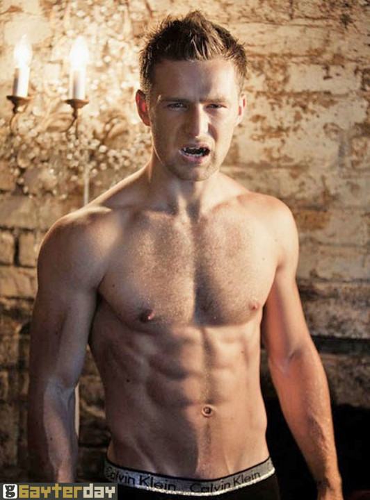 รวมฮิิต 4หนุ่ม"McFly" วงเสียว ...แก้ผ้าโชว์