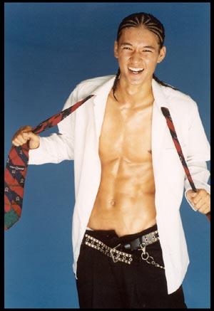 หนุ่มตี๋ harry shum jr.หรือMike Changในglee