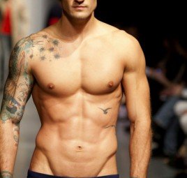 แจกหนุ่มล่ำ