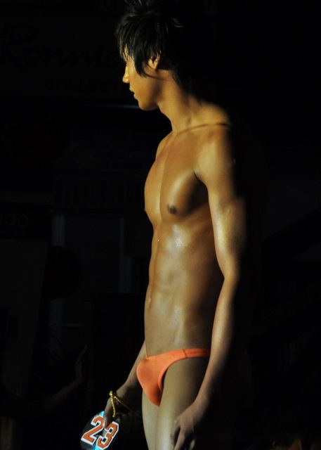 "MR. Sexy Body 2011" แฟชั่นโยกสะบัด!
