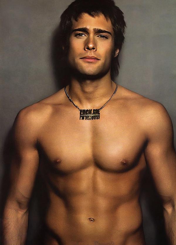 ใหญ่ (รูป กล้าม หรืออะไร ดูเอาเอง)