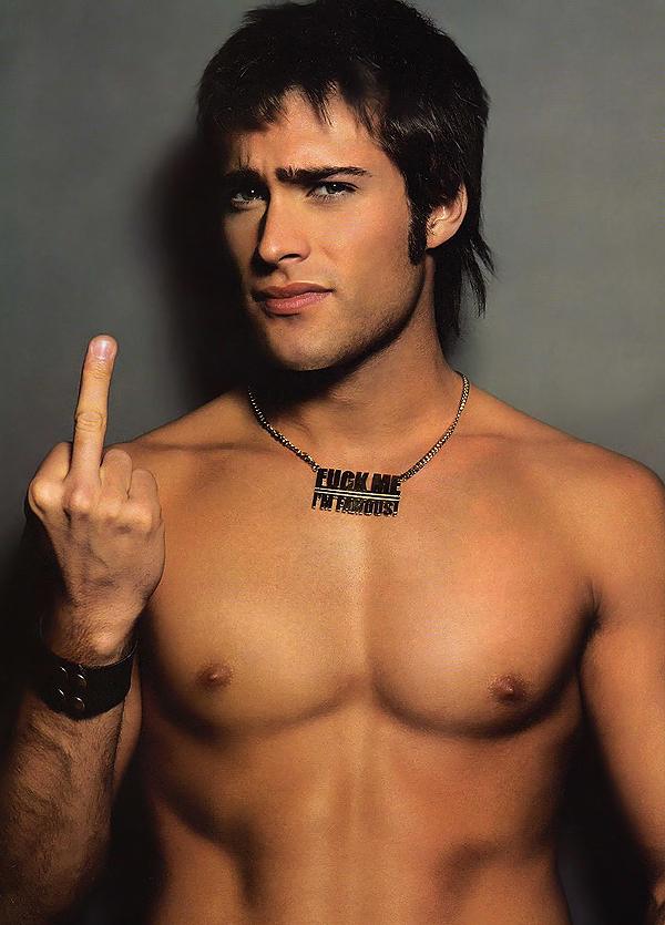 ใหญ่ (รูป กล้าม หรืออะไร ดูเอาเอง)