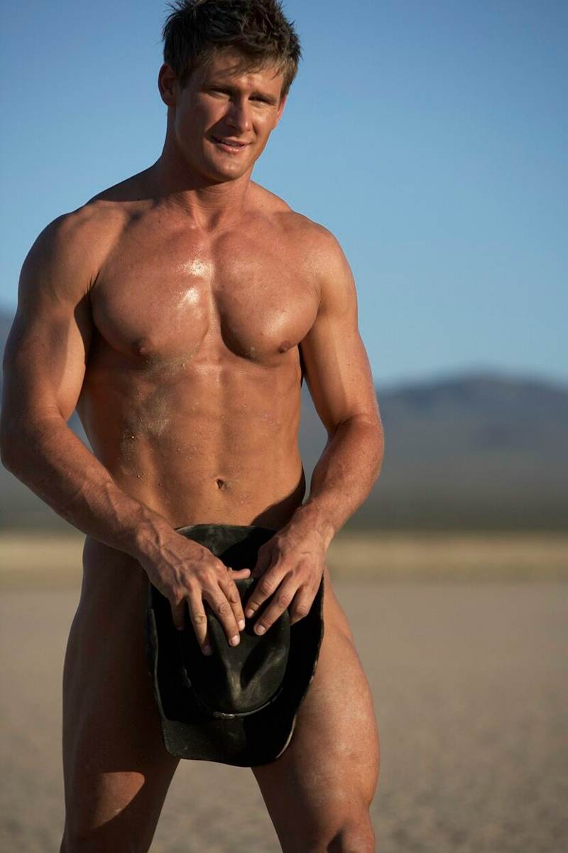 ใหญ่ (รูป กล้าม หรืออะไร ดูเอาเอง)