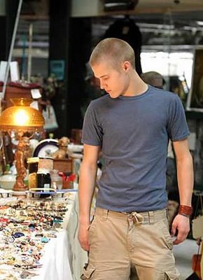 Lucas Grabeel จาก high school musical