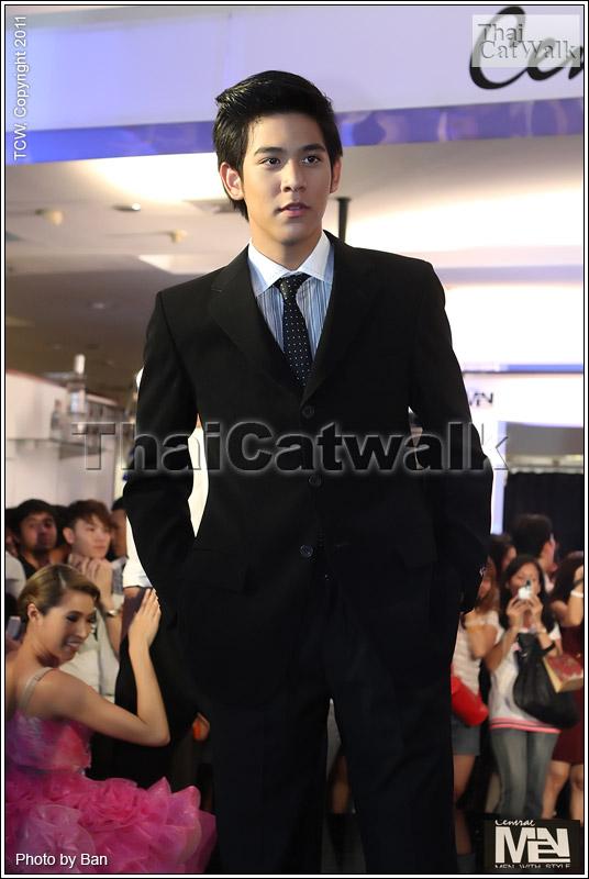 พอร์ช-ศรัณย์ เดินแบบงานCentral Men with style 2011 @เซ็นทรัลชิดลม