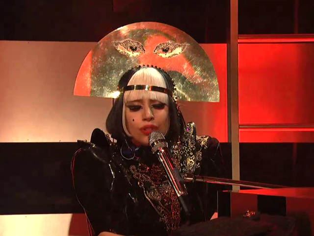 Lady Gaga - Born This Way (Live on SNL)