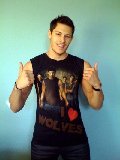 หนุ่่มหมาป่า alex meraz