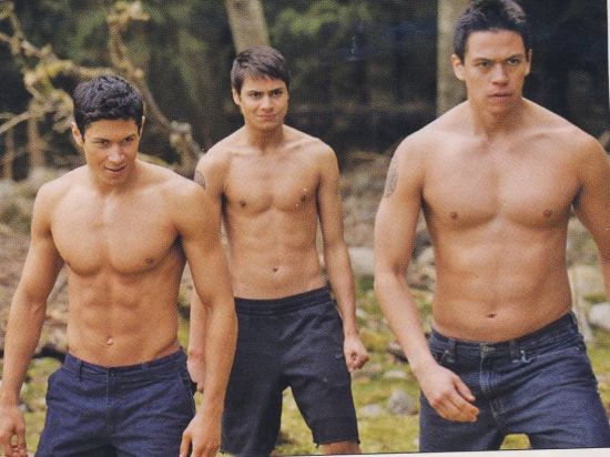 หนุ่่มหมาป่า alex meraz