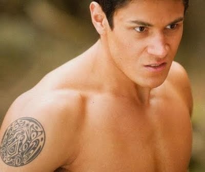 หนุ่่มหมาป่า alex meraz