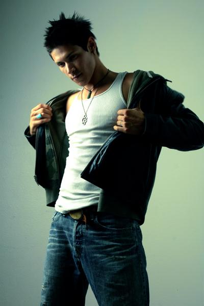 หนุ่่มหมาป่า alex meraz