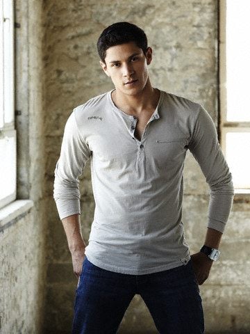 หนุ่่มหมาป่า alex meraz