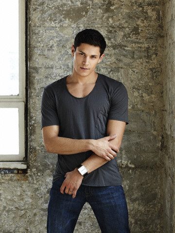 หนุ่่มหมาป่า alex meraz