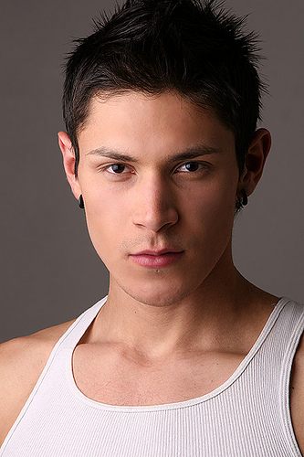 หนุ่่มหมาป่า alex meraz