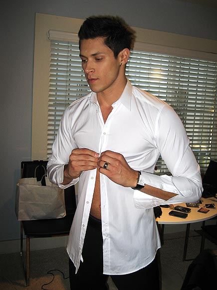 หนุ่่มหมาป่า alex meraz