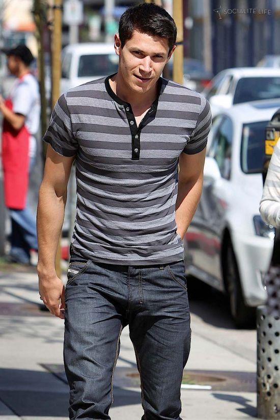 หนุ่่มหมาป่า alex meraz