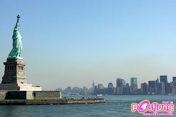 อันดับ 6 Statue of Liberty, Liberty Island, New Yorkอนุสาวรีย์เทพแห่งเสรีภาพ มีความสูง 93 เมตร ตั้งอยู่บนเกาะ Liberty ปากแม่น้ำ Hudson เมืองนิวยอร์ค สหรัฐอเมริกา ฝรั่งเศสมอบอนุสาวรีย์แห่งนี้ให้กับสหรัฐอเมริกาเมื่อปี 1886
