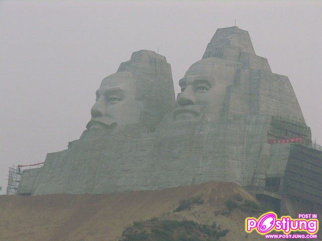 อันดับ 3 Yellow Chinese emperors Huangdi and Yandi อนุสาวรีย์ของจักรพรรดิโบราณของจีน มีความสูง 103 เมตร