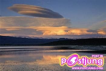 4 Lenticular Cloudsเกิดจากหลยองค์ประกอบ ทั้งลมและความชื้น ทำให้รวมกลุ่มกลายเป็นเลนส์ได้(แต่บางครั้งก็เหมือน UFO นะ