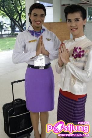 พนักงานต้อนรับชั้นประหยัด ( ซ้ายมือ )