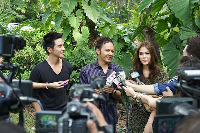 โป๊บ และ ชมพู่ อารยา กับเบื้องหลังMVละอายใจ