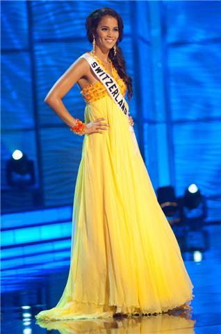 คุณชอบชุดราตรีของผู้เข้าประกวดMUของแต่ละปีคนไหนมากที่สุด