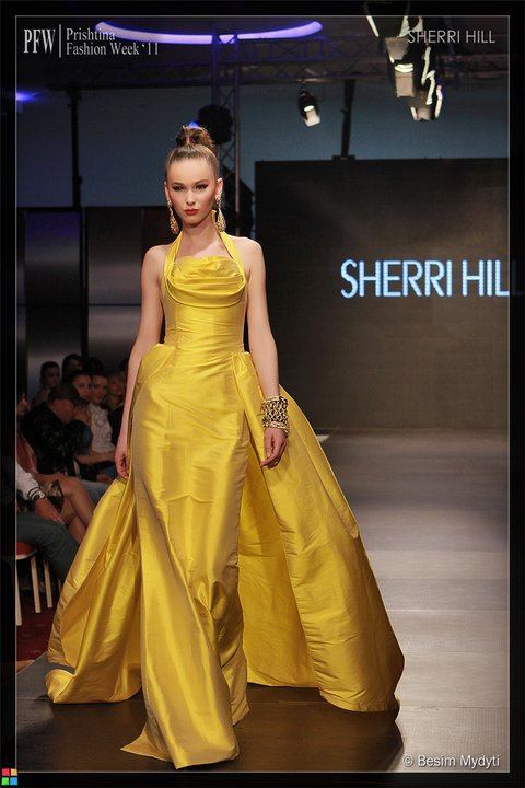 คุณชอบชุดราตรีของผู้เข้าประกวดMUของแต่ละปีคนไหนมากที่สุด