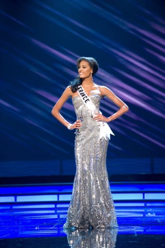 คุณชอบชุดราตรีของผู้เข้าประกวดMUของแต่ละปีคนไหนมากที่สุด