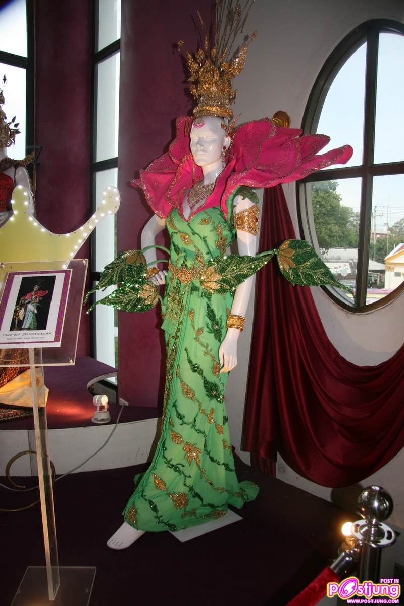 ชุดประจำชาติของทิฟฟานี่