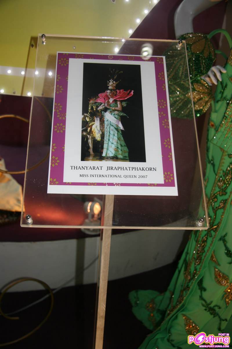 ชุดประจำชาติของทิฟฟานี่