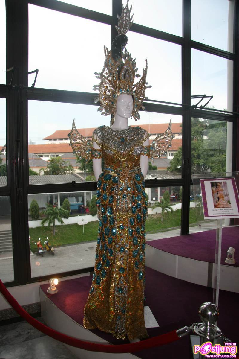 ชุดประจำชาติของทิฟฟานี่