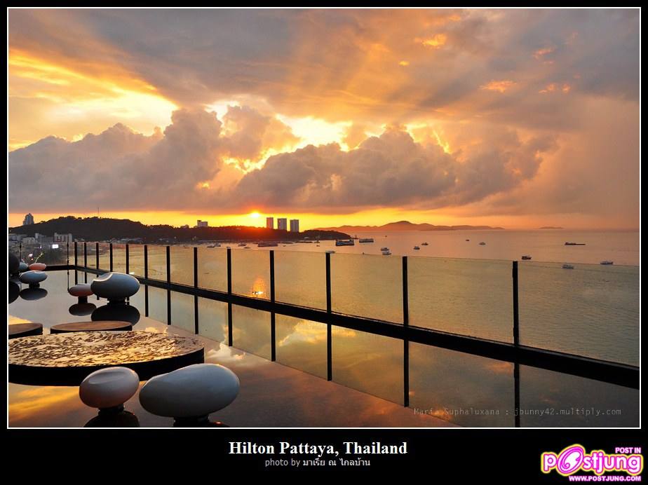 โรงแรม Hilton พัืทยาด้านล่างเป็นเซ็นทรัลเฟสติวัลพัทยาบีช